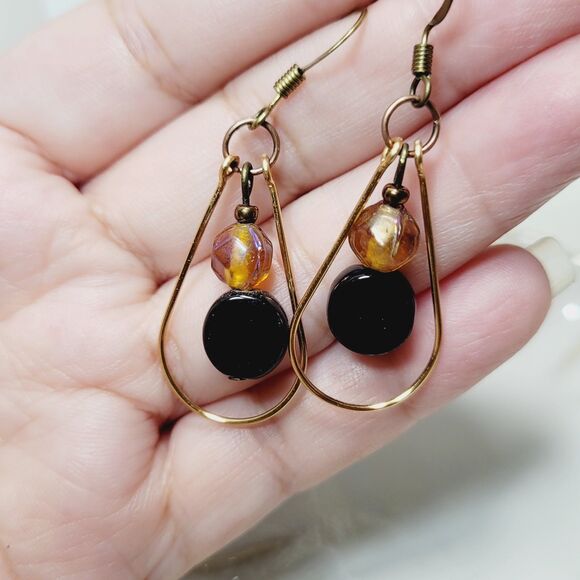 artisan earrings 355#mfs Teardrop dangle earrings linear stack Amber & Onyx glas - Picture 4 of 6
